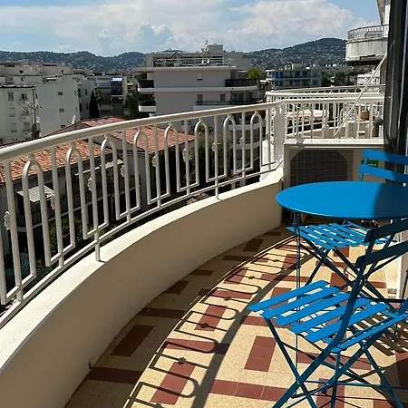 Apartment Good Location, Sunny Terrace, Beach And Shops At 4 Mn Antibes
