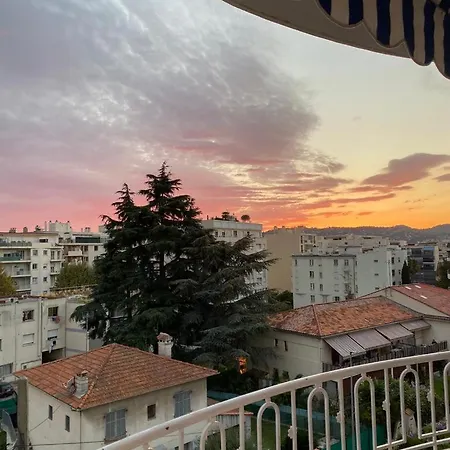Good Location, Sunny Terrace, Beach And Shops At 4 Mn Antibes