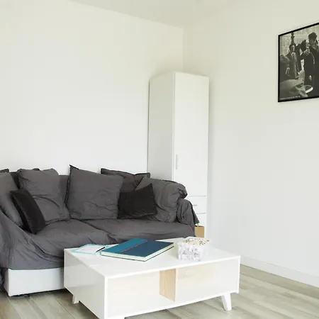 Apartment Good Location, Sunny Terrace, Beach And Shops At 4 Mn